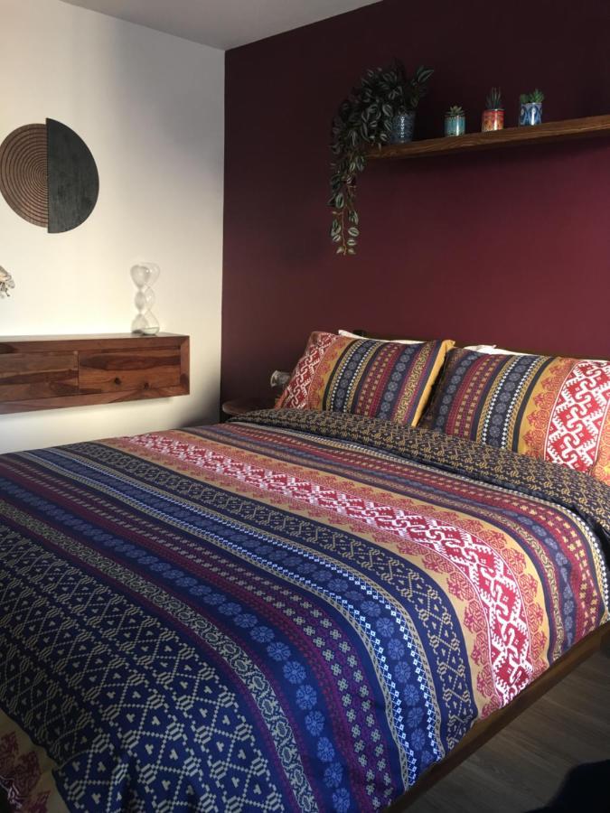 Comfortable Rooms With Live In Host, Walking Distance To The High St & More غلاستونبري المظهر الخارجي الصورة